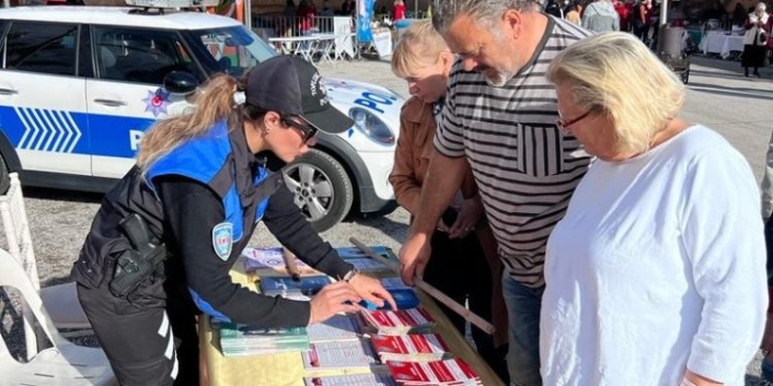 Alanya'da her etkinlikte vatandaşı bilgilendiriyorlar