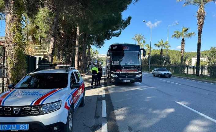 Alanya’da jandarma 7 aracı trafikten men etti