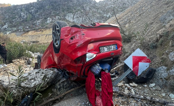 Alanya’da otomobil şarampole devrildi: 1 ağır yaralı