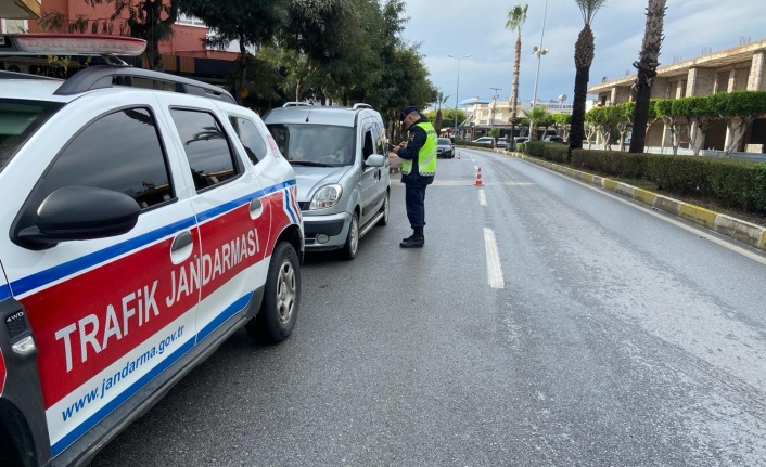 Alanya’da jandarma 6 aracı trafikten men etti