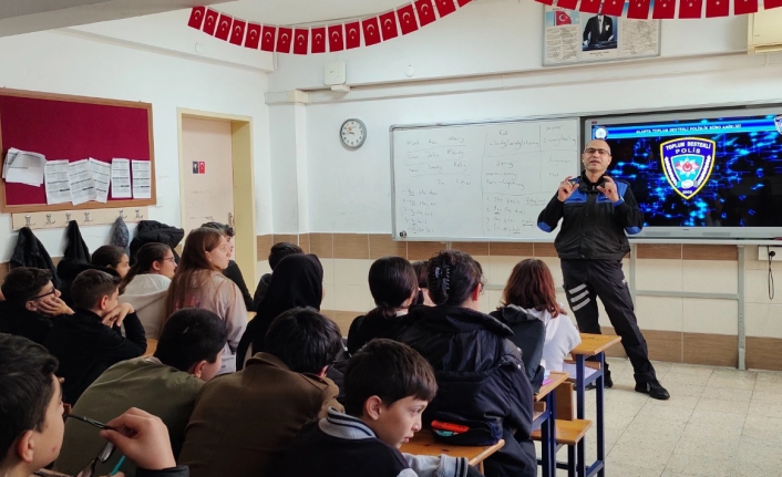 Alanya’da öğrencilere siber zorbalık anlatıldı