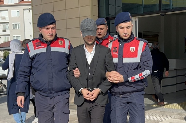 Alanya'da depremzede 3 kişinin öldüğü, 4 kişinin yaralandığı kazada duruşma ertelendi