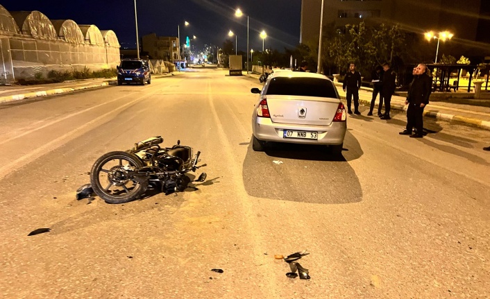 Alanya’da motosiklet ile otomobil çarpıştı: 1 yaralı