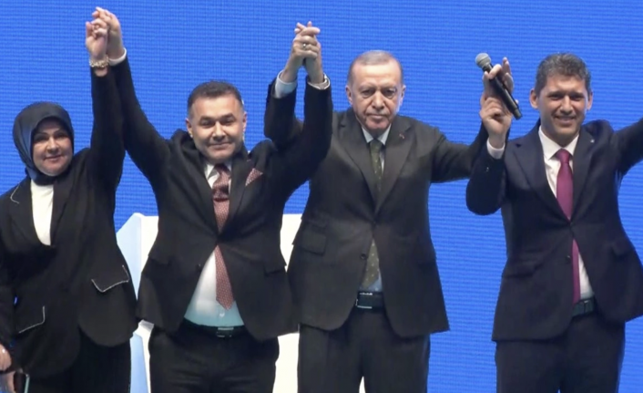 Başkan Yücel ve Erdoğan’dan zafer pozu