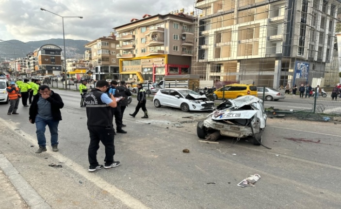 Alanya’da feci kaza: 2 ölü, 3 yaralı