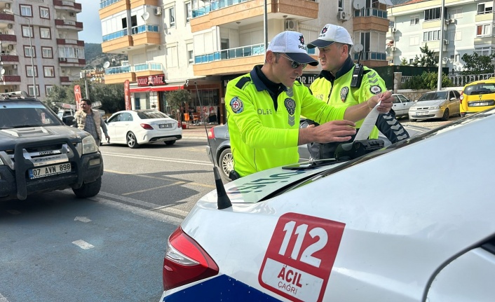 Alanya’da kurallara uymayan sürücülere ceza!