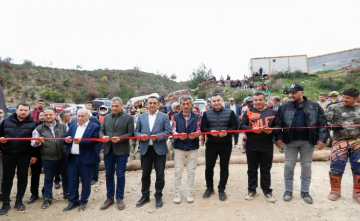 Başkan Yücel gençlerin talebine 3 açılışla karşılık verdi