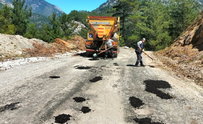 Alanya'da kırsal mahallelerde yollara bakım