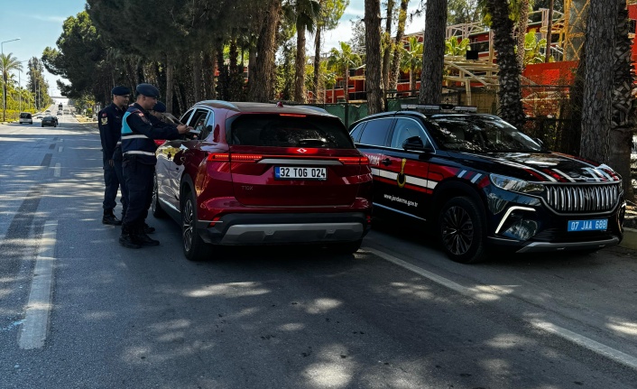 Alanya’da Jandarma TOGG ile trafik uyarısı yaptı