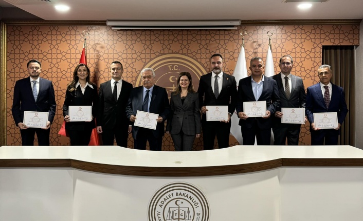 Alanya’daki Cumhur İttifakı Meclis üyeleri mazbatalarını aldı