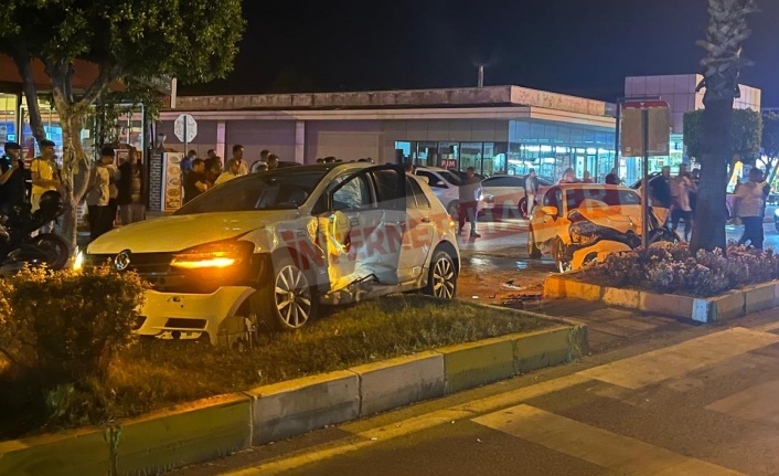 Alanya’da iki otomobil çarpıştı: 2 yaralı