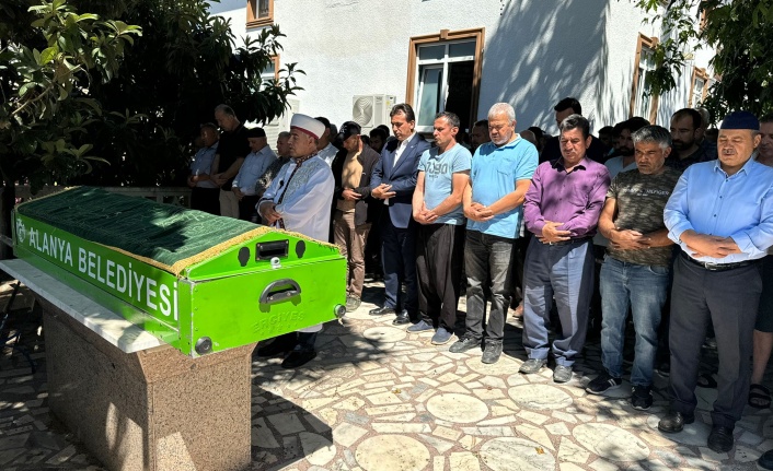 Alanya’da otomobilin çarptığı 8 yaşındaki Doruk son yolculuğuna uğurlandı