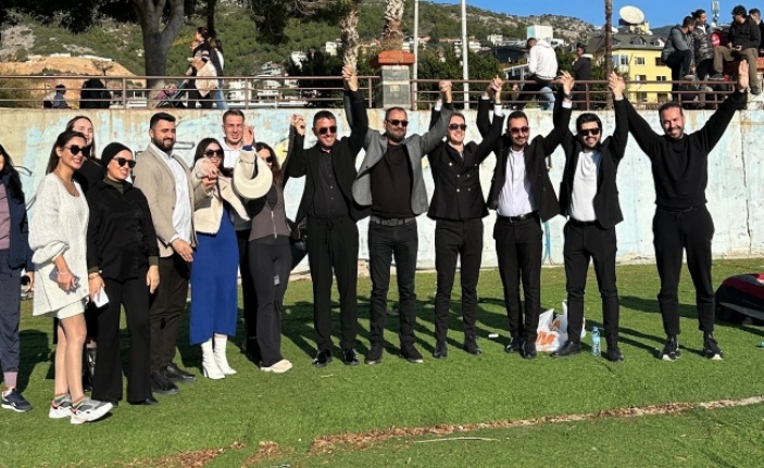 MMT Tunç Group ev sahipliğinde Alanya'da paraşüt şov