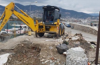 Alanya Belediyesi gece gündüz sahada