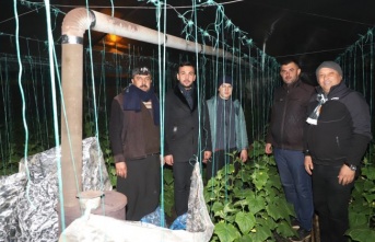 Başkan Toklu soğukta nöbet tutan üreticiyi yalnız bırakmadı