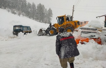 Alanya Belediyesi karla mücadeleye devam ediyor