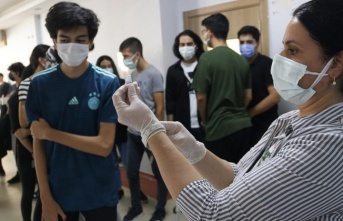 Alanya’da 12-15 yaş öğrencilere okulda aşı süreci başladı