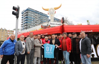 Başkan Yücel, Bağışlar ve futbolcularla bir araya geldi
