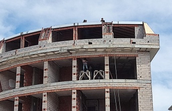 Alanya'da güvenlik önlemi almadan çalışan işçiler kazaya davetiye çıkardı