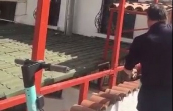 Alanya'da işyerinin önünde kilitlenen BinBin'leri kesti!
