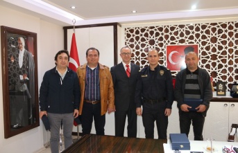 Alanya'da Müdür Patat’tan emekli olan polislere teşekkür plaketi
