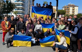 Alanya’daki Ukraynalılar ülkeleri için yardım topladı
