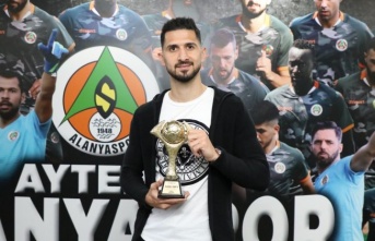 Alanyasporlu oyuncu ocak ayının en iyi futbolcusu seçildi