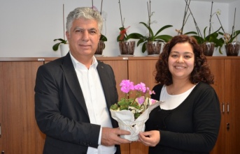 Başkan Böcek'ten kadın personellere 1 gün izin