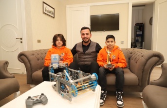 Robotik Kodlama takımından Bakan Çavuşoğlu ve Başkan Toklu'ya teşekkür