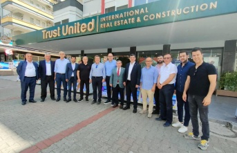 Vekil Cavit Arı, Alanya'da emlak sektörünün sorunlarını Özgen'den dinledi