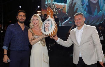Alanya'da festivalin ilk gününde Seda Sayan sahne aldı