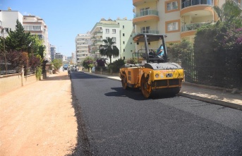 Alanya Belediyesi sıcak asfalt çalışmasına devam ediyor