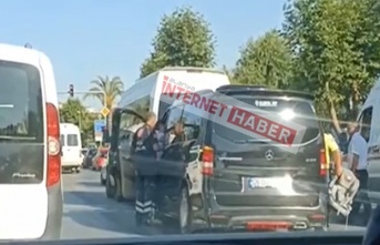 Alanya’da minibüs ile hafif ticari araç çarpıştı: 1 yaralı