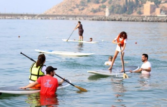 Alanya'da engelli bireyler SUP Board ile deniz keyfi yaşadı