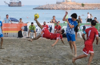 Alanya'da Türkiye Bölgesel Plaj Futbolu Ligi başladı