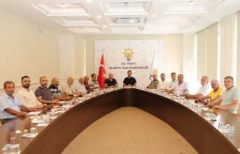 Toklu seçim öncesi 16 mahalle başkanı ile buluştu
