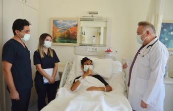 Alanya'da göğüs kafesinden 3 kilogramlık kitle çıkarıldı