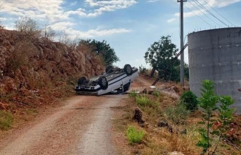 Alanya'da otomobil takla attı