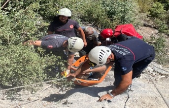 Alanya’da otomobil uçuruma yuvarlandı: 2 yaralı