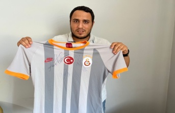 Ela bebeğe Mert Cantürk’ten Fatih Terim imzalı forma desteği