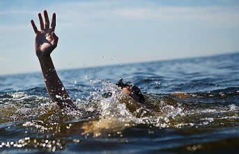 Alanya'da denizde boğulma tehlikesi geçiren kadın hastanede öldü