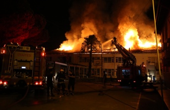 Alanya’da okul çatısında korkutan yangın