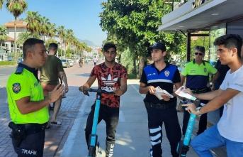 Alanya’da polis kurallara uymayan scooter sürücülerine ceza kesti