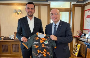 Başkan Toklu’dan Moskova Büyükelçisi Samsar’a forma jesti