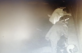 Alanya'da motosiklet hırsızlığı güvenlik kamerasına yansıdı