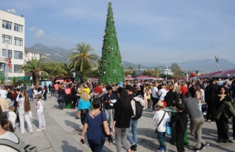 12. Alanya Uluslararası Yeni Yıl Pazarı’na yoğun ilgi