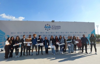 Alanya'da kursu tamamlayan öğrenciler sertifikalarını aldı