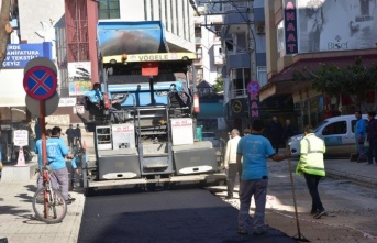 Alanya'da asfalt yenileme çalışmaları o sokakta devam ediyor