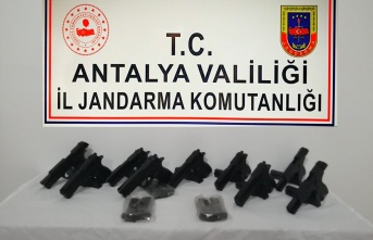 Alanya’da jandarma 10 adet tabanca ele geçirdi