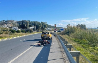 Alanya’da motosiklet ile otomobil çarpıştı: 1 ağır yaralı